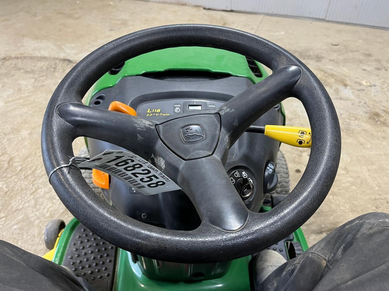 John Deere L118 Lawn Tractor