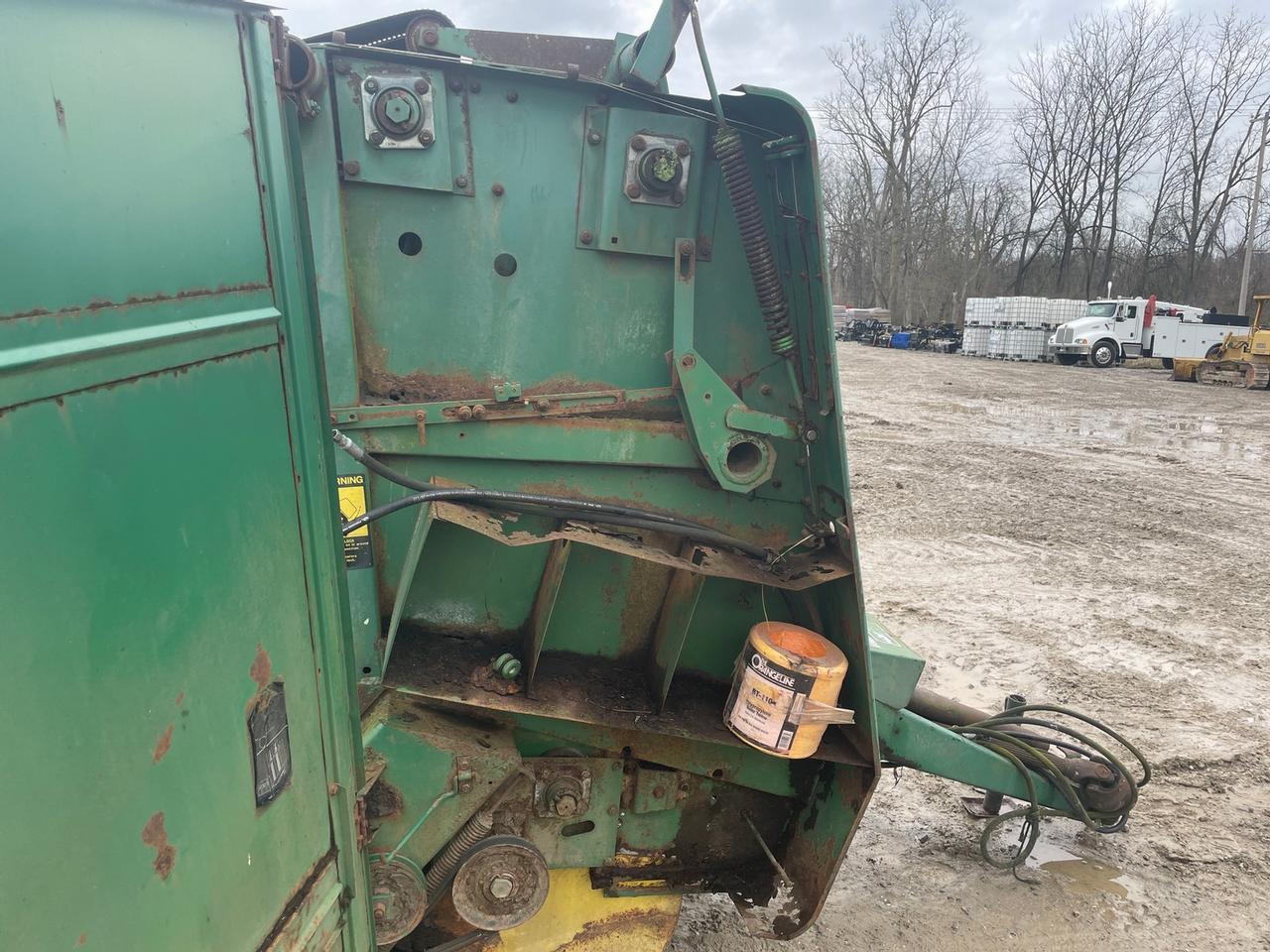 John Deere 330 Baler