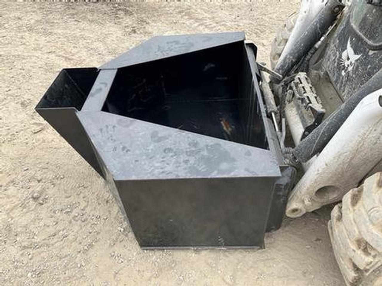 Kit Container 3/4 Cubic Yard Skid Steer Concrete Bucket