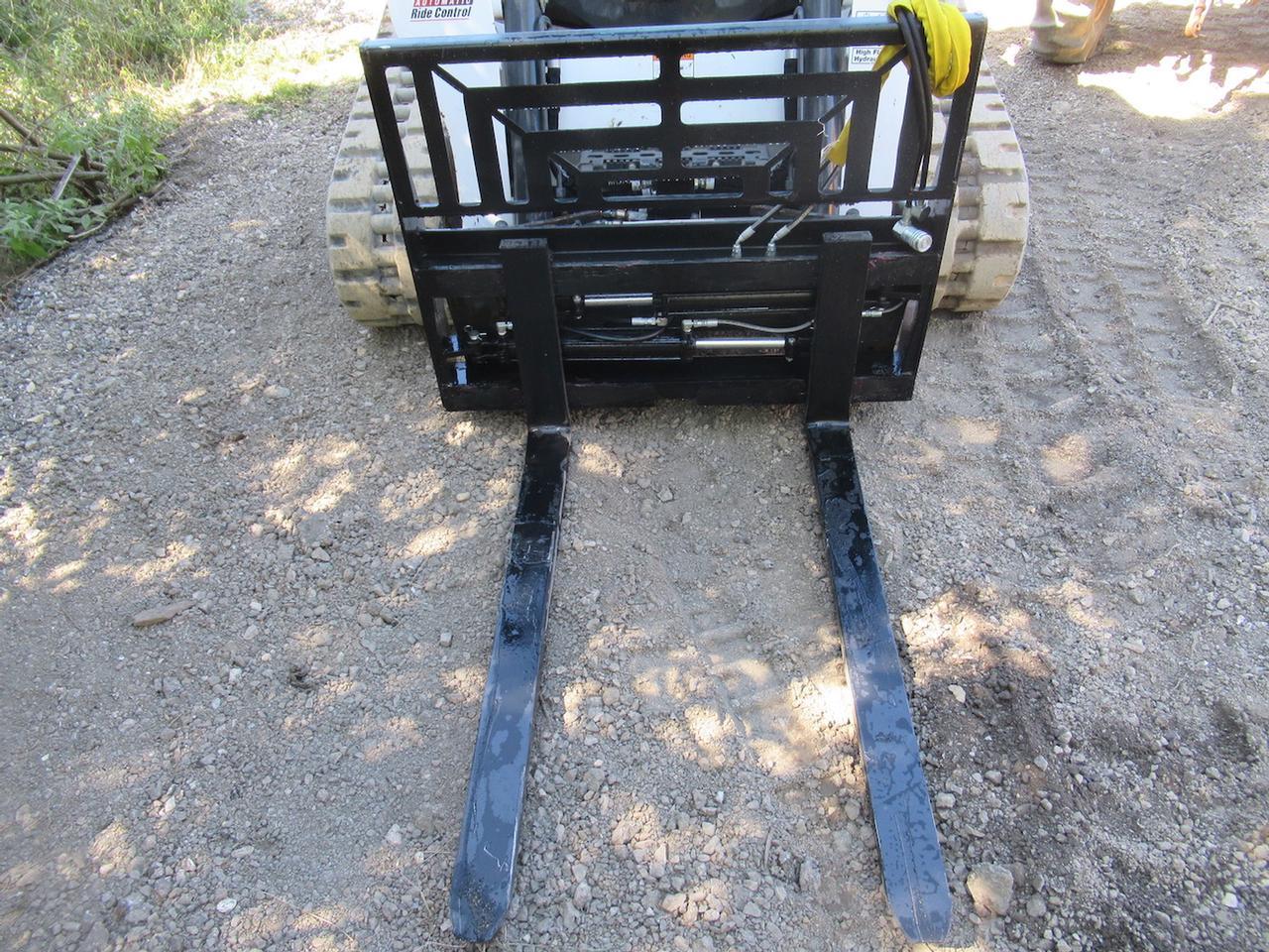 Wildcat 48" Hydraulic Skid Steer Pallet Forks