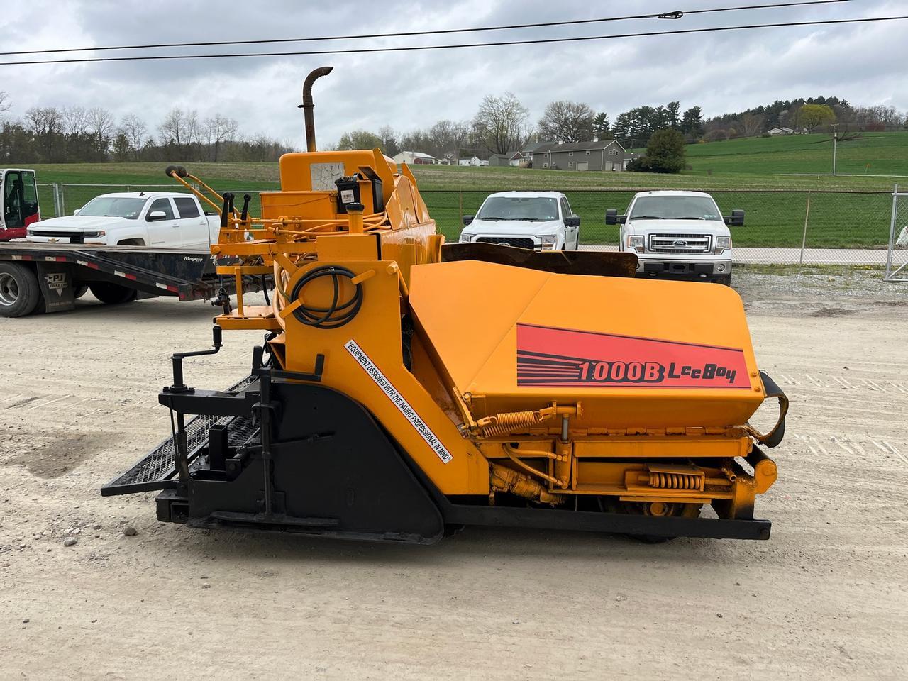 LeeBoy L1000R Paver