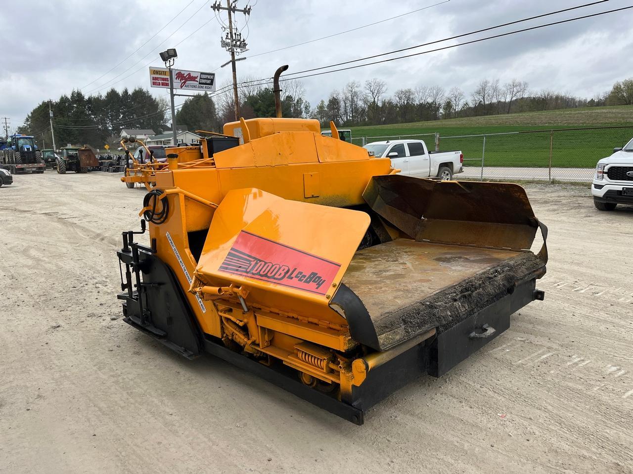 LeeBoy L1000R Paver