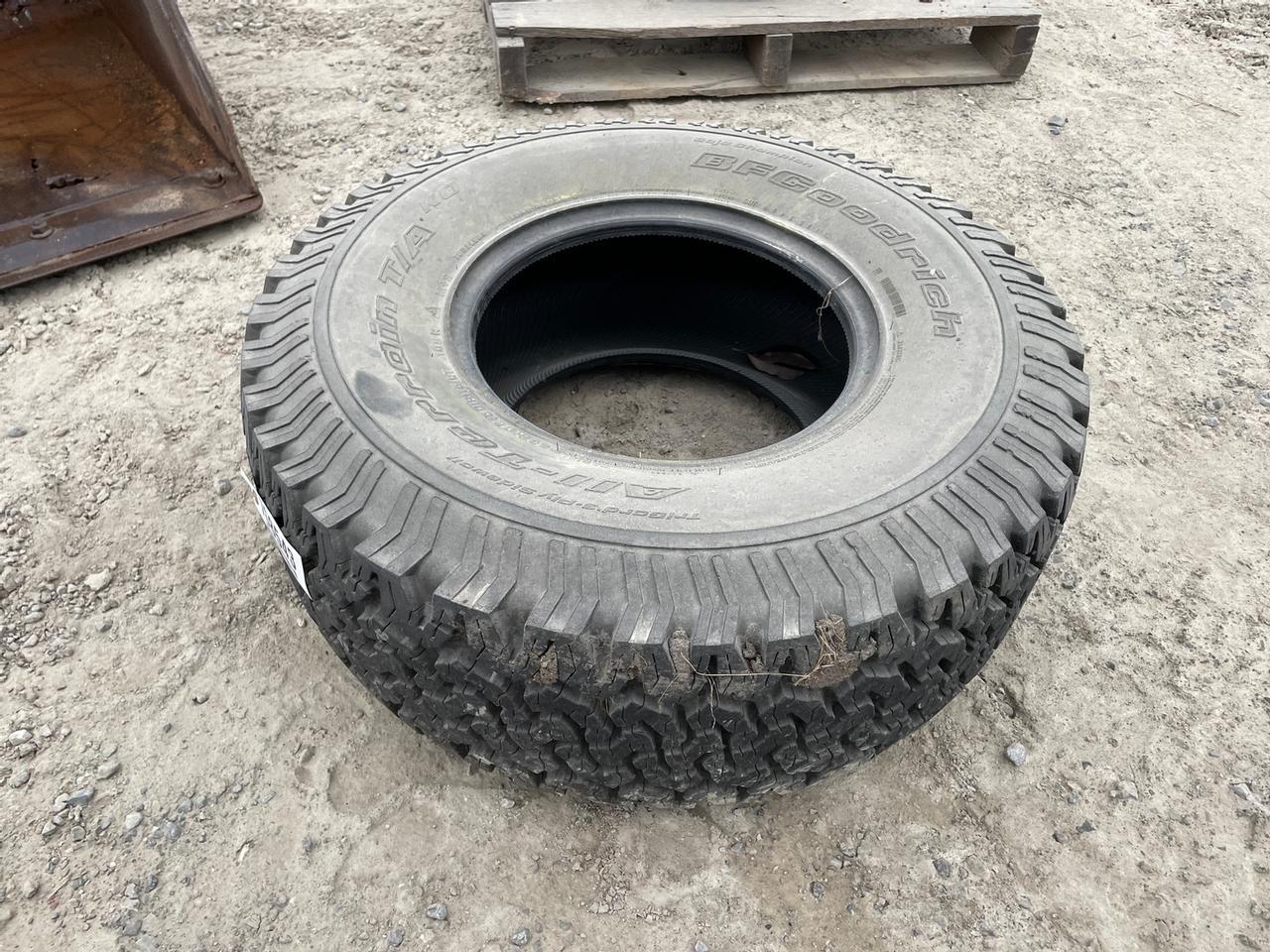 1 BFG Goodrich tire 33x12.50R15