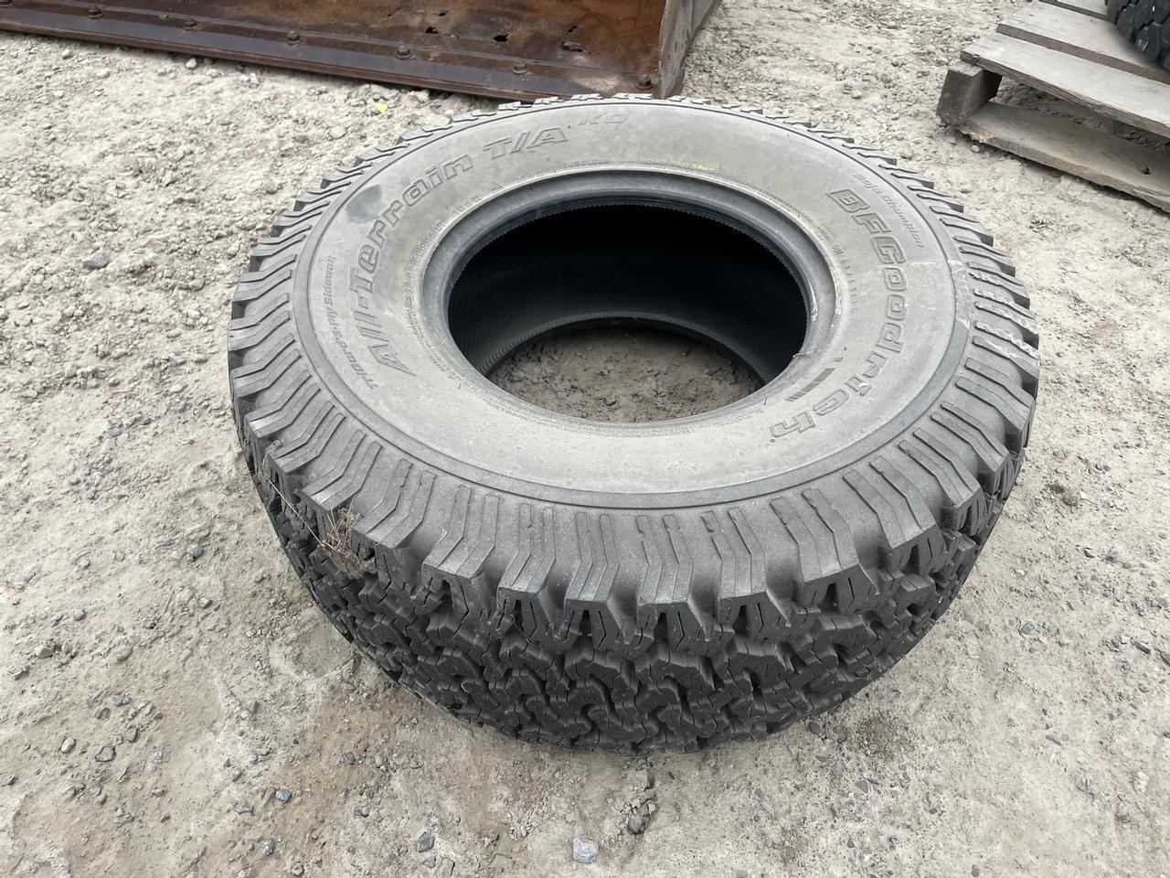 1 BFG Goodrich tire 33x12.50R15