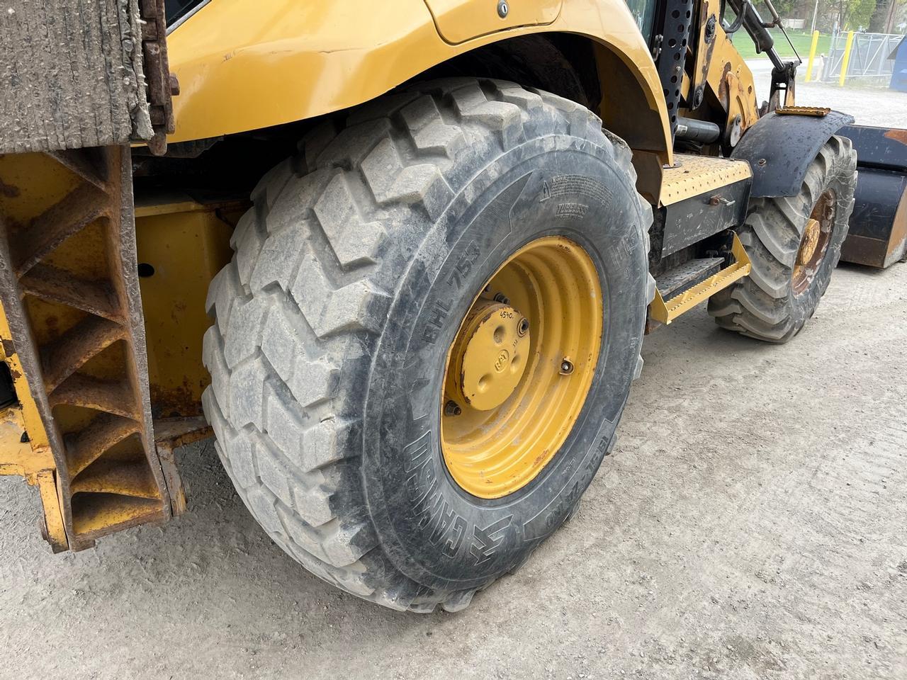 2015 Caterpillar 420F IT Loader Backhoe