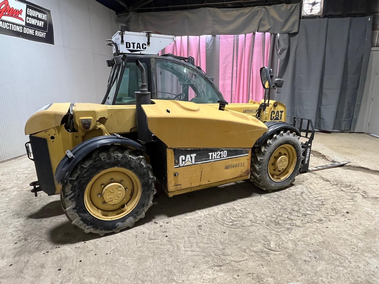 Caterpillar TH210 Telehandler