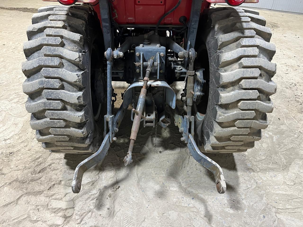 Massey Ferguson 1528 Compact Tractor with Loader