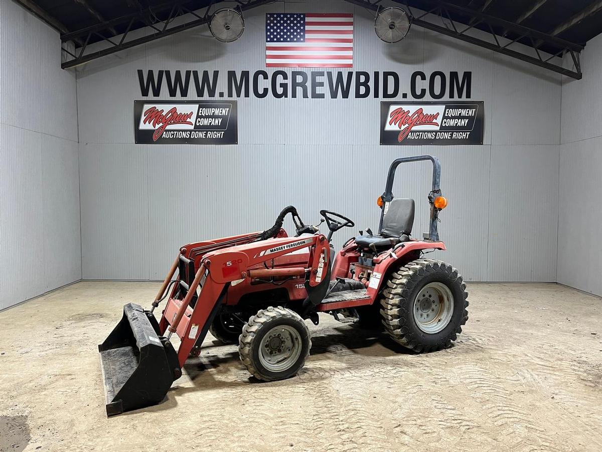 Massey Ferguson 1528 Compact Tractor with Loader