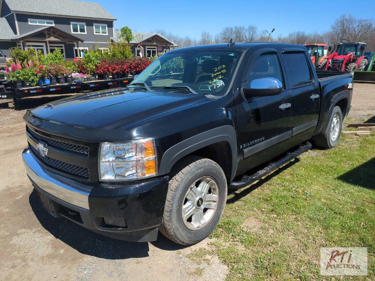 2008 Chevy 1500 crew cab pickup, 5.3ft box, Z71 4WD, PW, PL, A/C, 220K, VIN:2GCEK133081154378