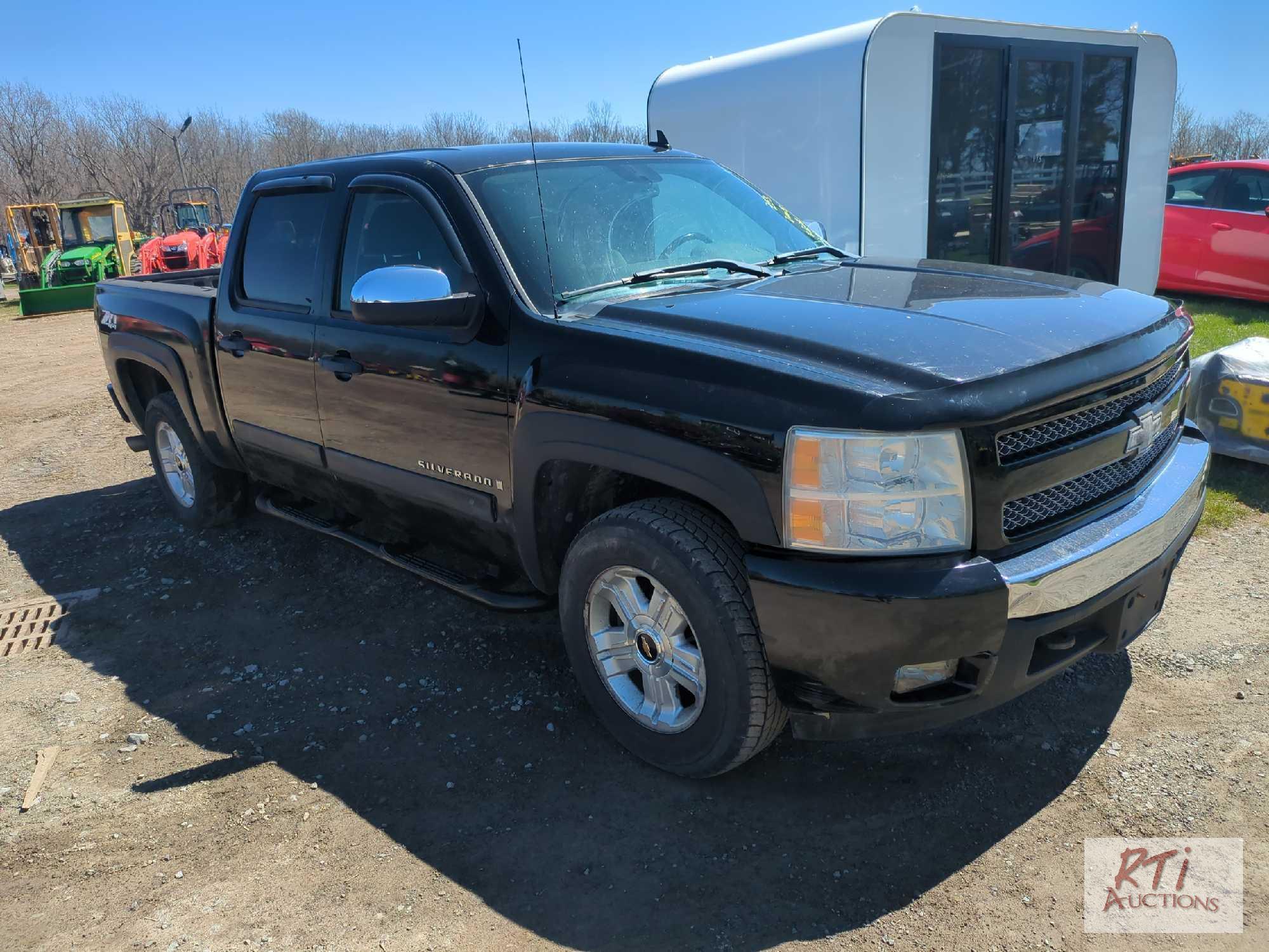 2008 Chevy 1500 crew cab pickup, 5.3ft box, Z71 4WD, PW, PL, A/C, 220K, VIN:2GCEK133081154378