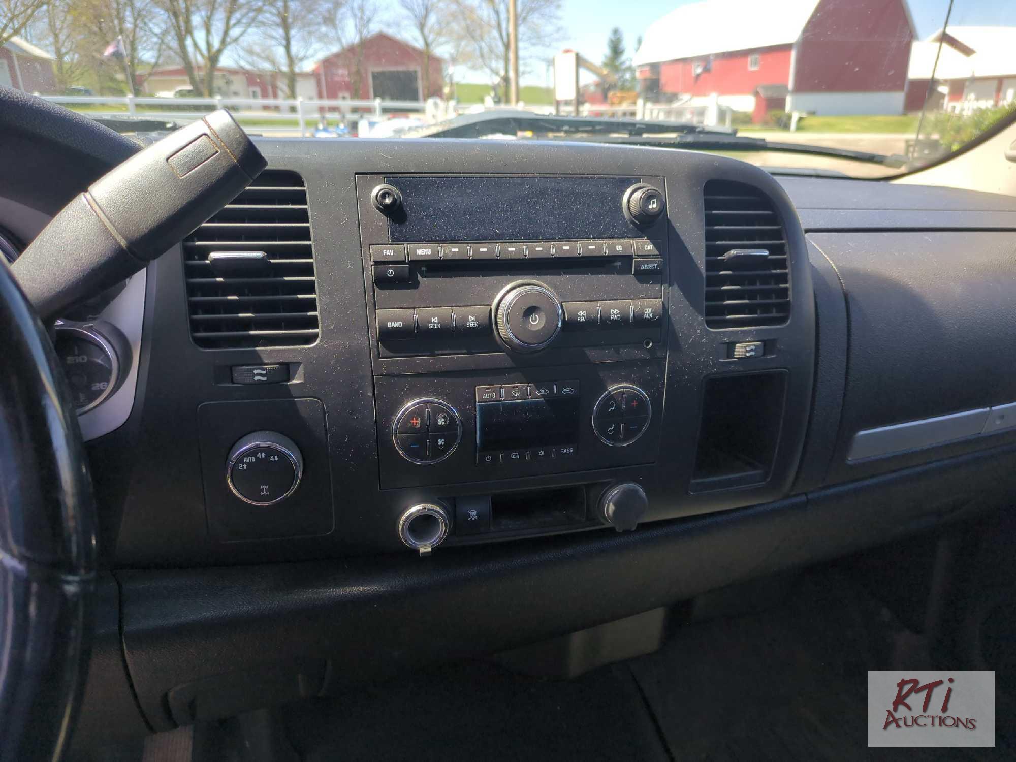 2008 Chevy 1500 crew cab pickup, 5.3ft box, Z71 4WD, PW, PL, A/C, 220K, VIN:2GCEK133081154378