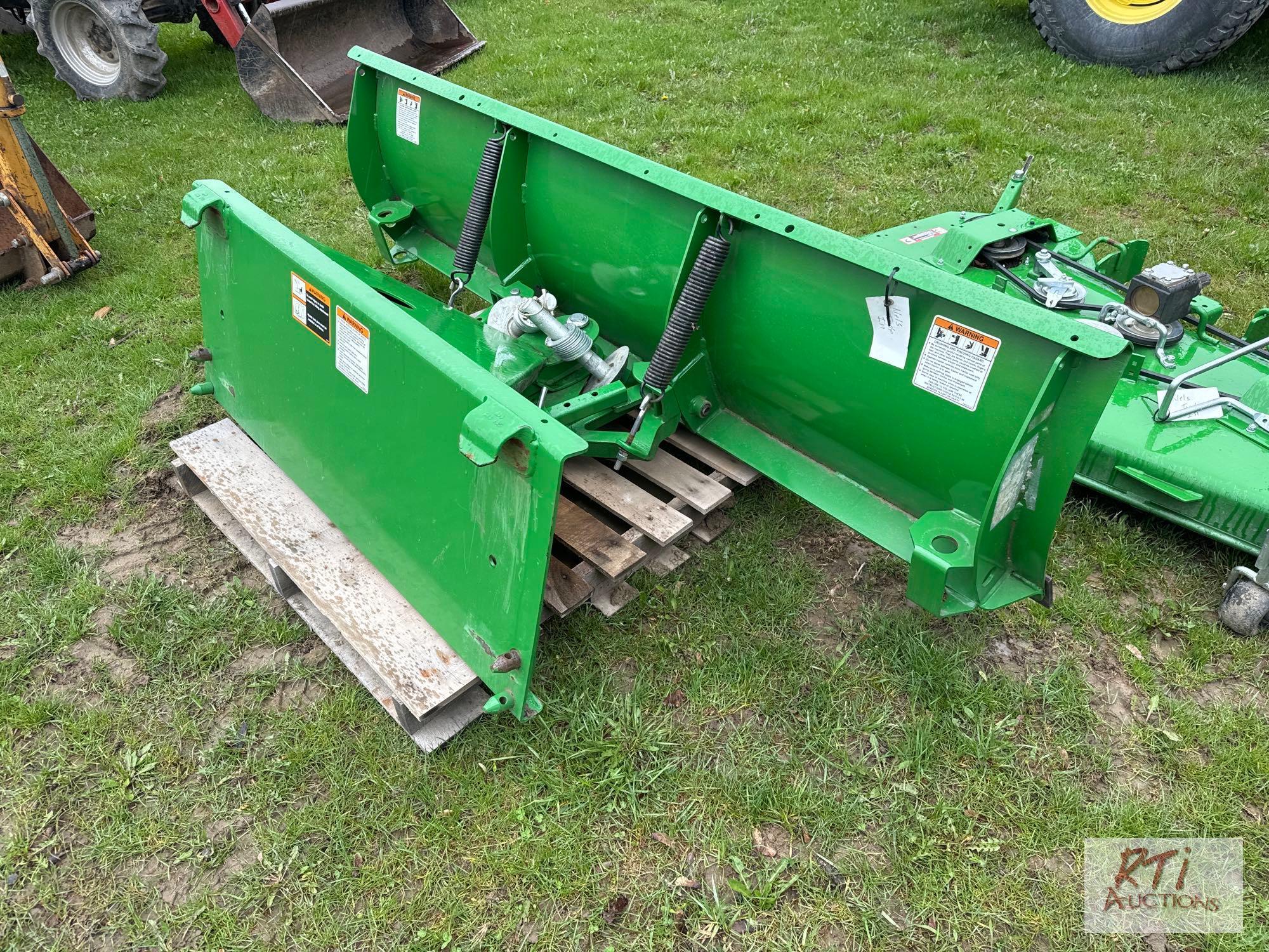 John Deere 2025R 4WD compact diesel tractor, with loader and quick attach bucket, 140hrs. Sells with