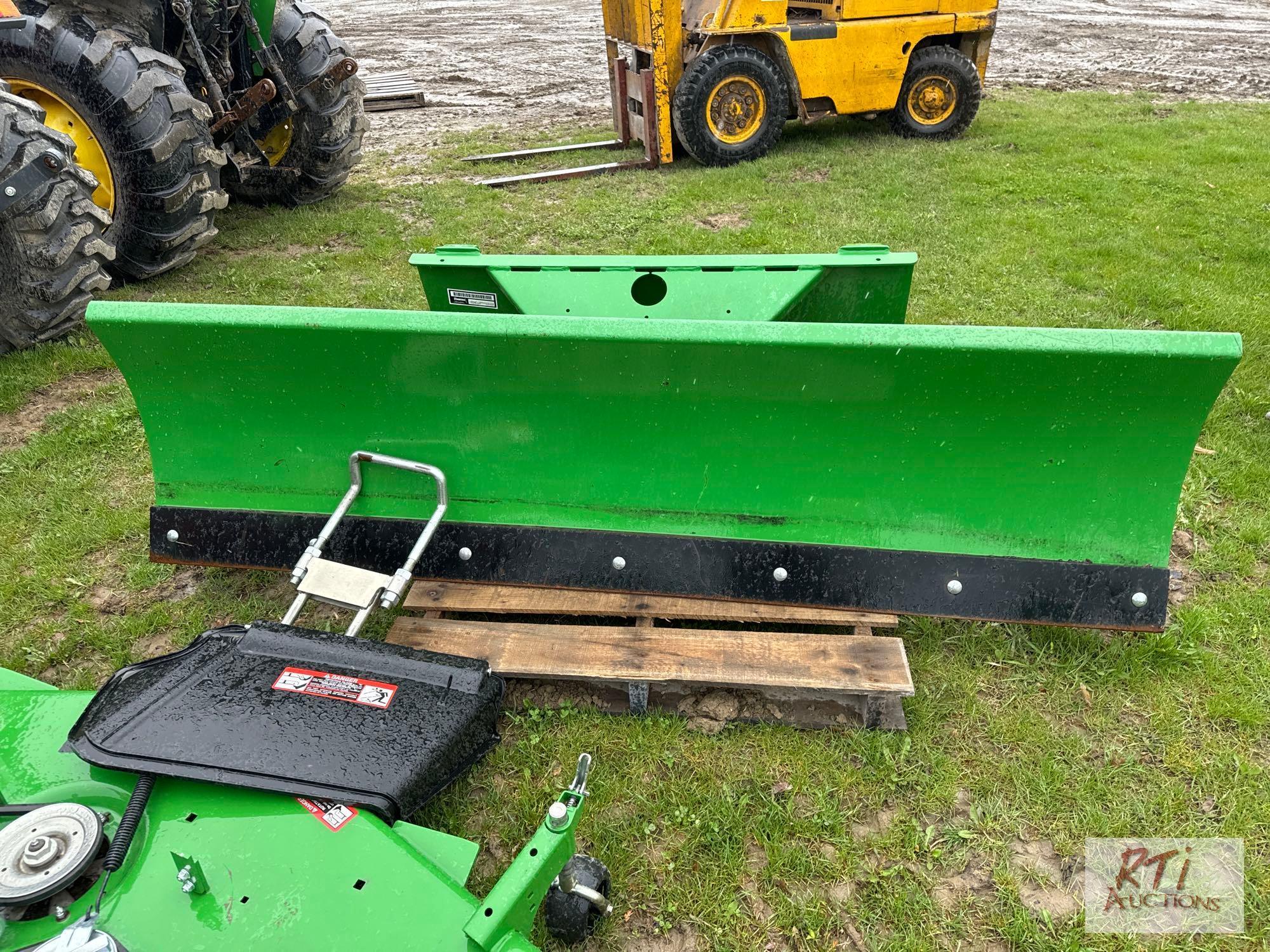 John Deere 2025R 4WD compact diesel tractor, with loader and quick attach bucket, 140hrs. Sells with