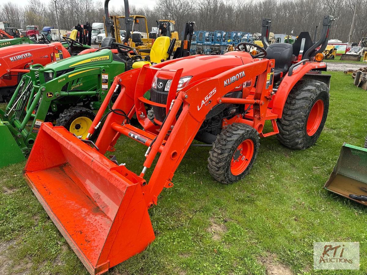 Kubota 3301 loader with R4 tires and quick attach bucket, 251 hrs.