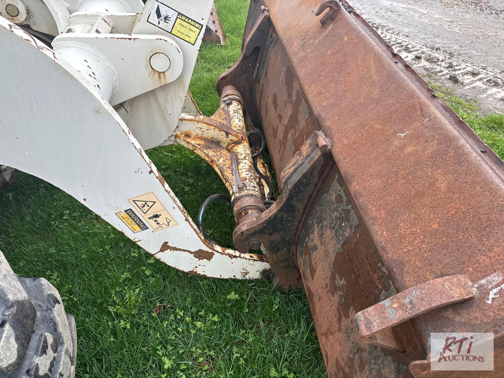 Takeuchi TW80 articulated loader, hydraulic coupler, GP bucket, enclosed cab, 1842 hrs