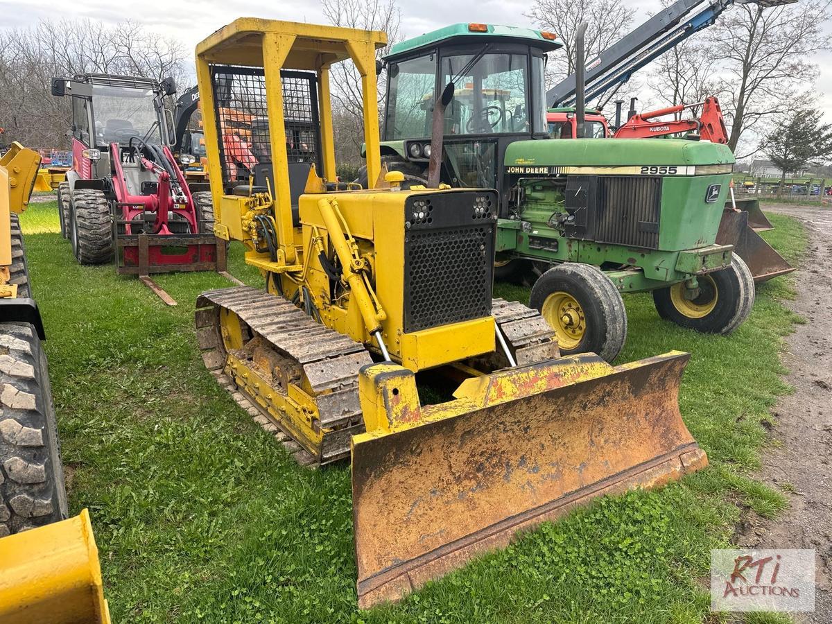 Case D350 steel track dozer with diesel engine, 6ft blade, draw bar