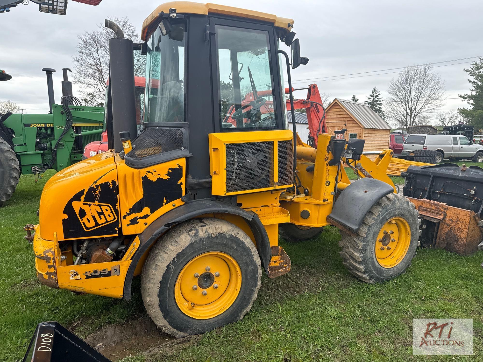 JCB 409 2X mini loader, hydraulic coupler, GP bucket, cab, heat, A/C, THU