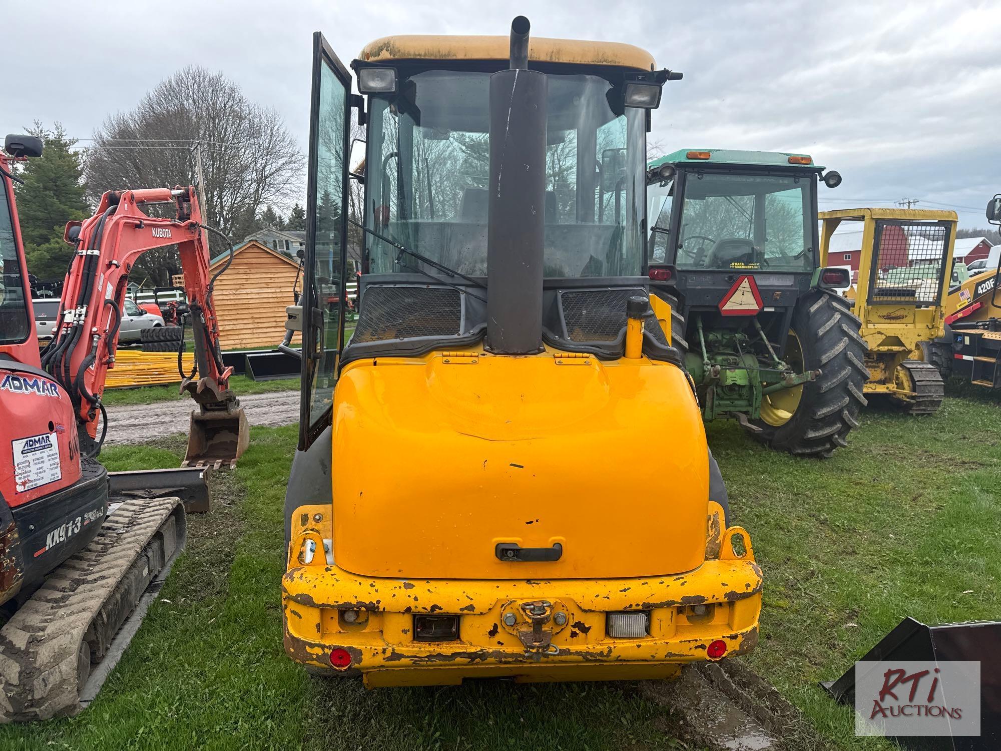 JCB 409 2X mini loader, hydraulic coupler, GP bucket, cab, heat, A/C, THU