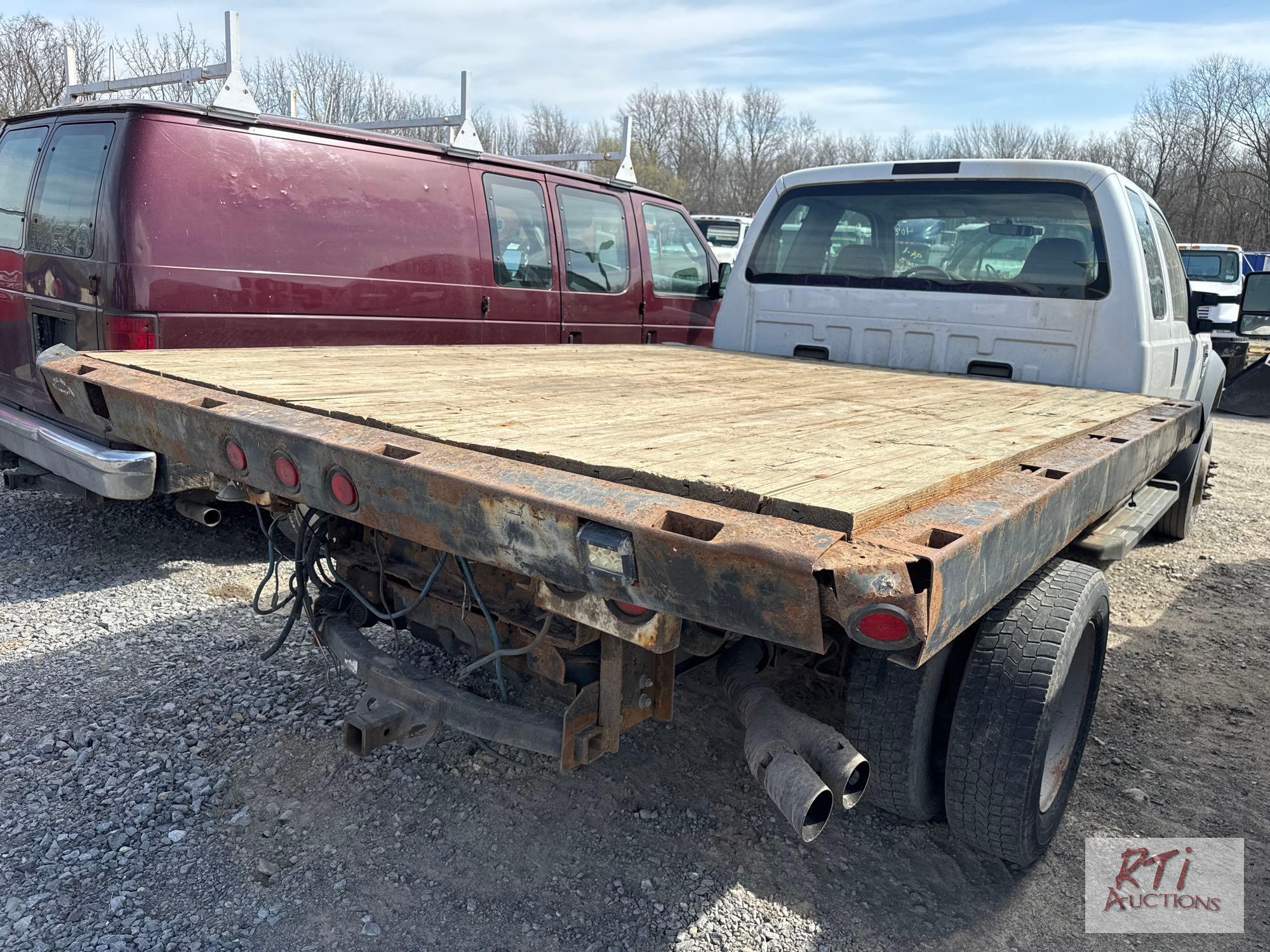 2008 Ford F-550 XL Super Duty pickup, V8 PowerStroke, extended cab, flatbed, dual axles, auxiliary