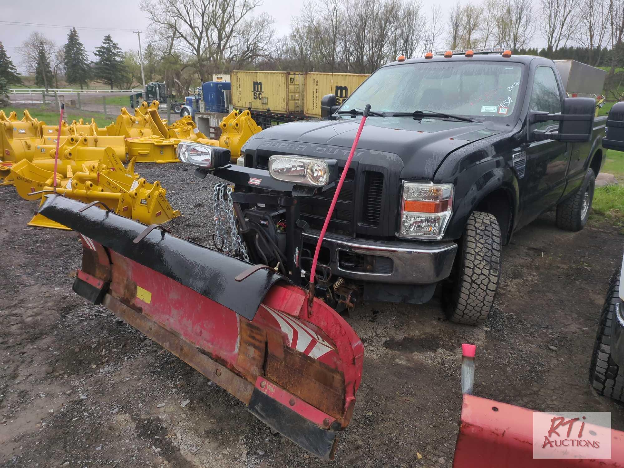 2008 Ford F-250 XL Super Duty pickup, 8ft box, A/C, 4WD, salter, Western plow, connect battery,