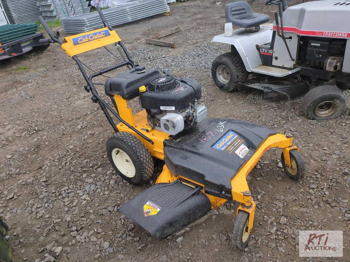 Cub Cadet walk behind mower, 33in cut, Briggs & Stratton 10.5hp engine, gas