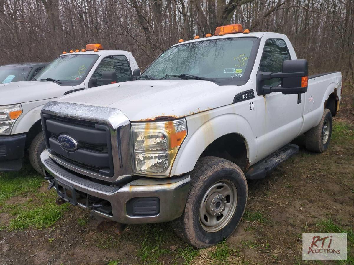 2016 Ford F-350 Super Duty pickup, 8ft box, PW, PL, 4WD, auxiliary switches, tow package, brake