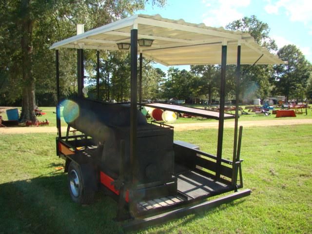 TOWABLE BBQ GRILL/SMOKER