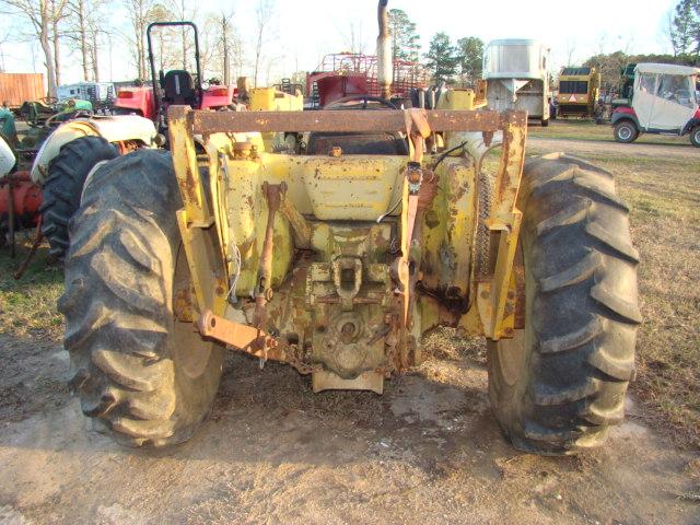 (D-ROW)2400 INTERNATIONAL TRACTOR WITH 2050 LOADER