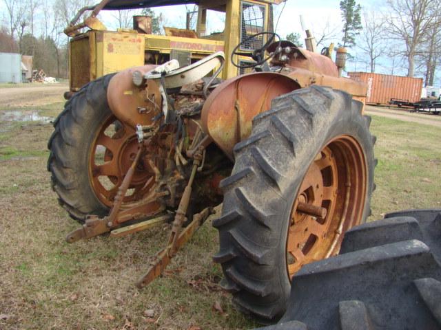 (D-ROW) FARMALL 504 TRICYCLE FRONT TRACTOR