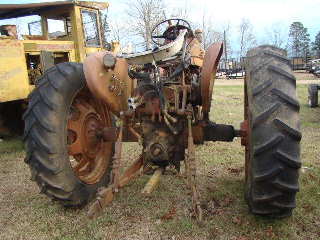 (D-ROW) FARMALL 504 TRICYCLE FRONT TRACTOR