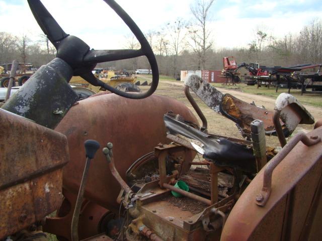 (D-ROW) FARMALL 504 TRICYCLE FRONT TRACTOR