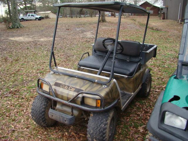 CLUB CAR 48 VOLT GOLF CART W/ CHARGER