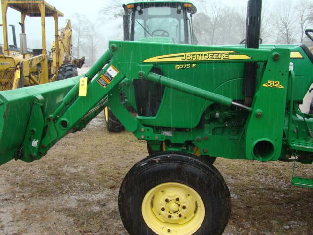 JOHN DEERE 5075E TRACTOR