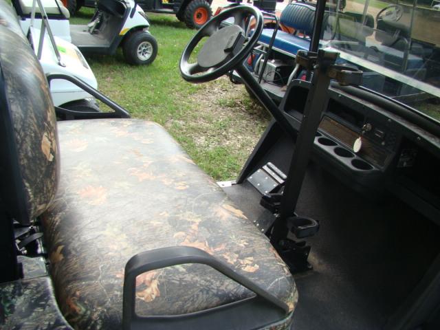 2001 E Z GO ELECTRIC GOLF CART W/CHARGER