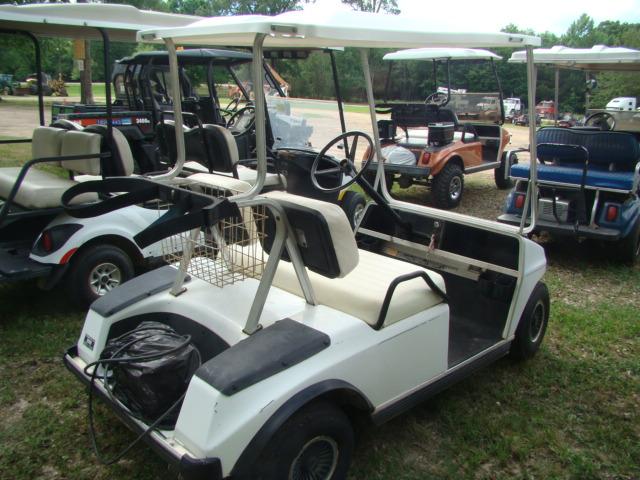 CLUB CAR ELECTRIC GOLF CART W/CHARGER