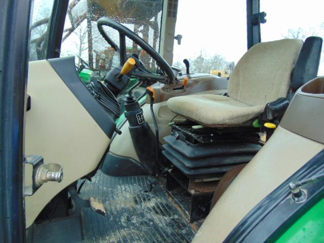 JOHN DEERE 5525 TRACTOR