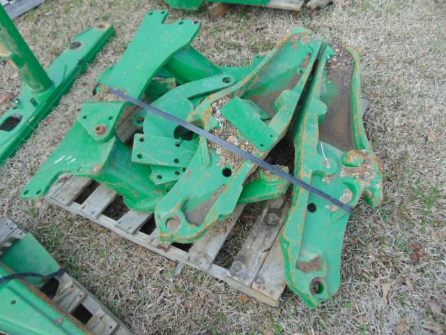 520M JD LOADER FRAME