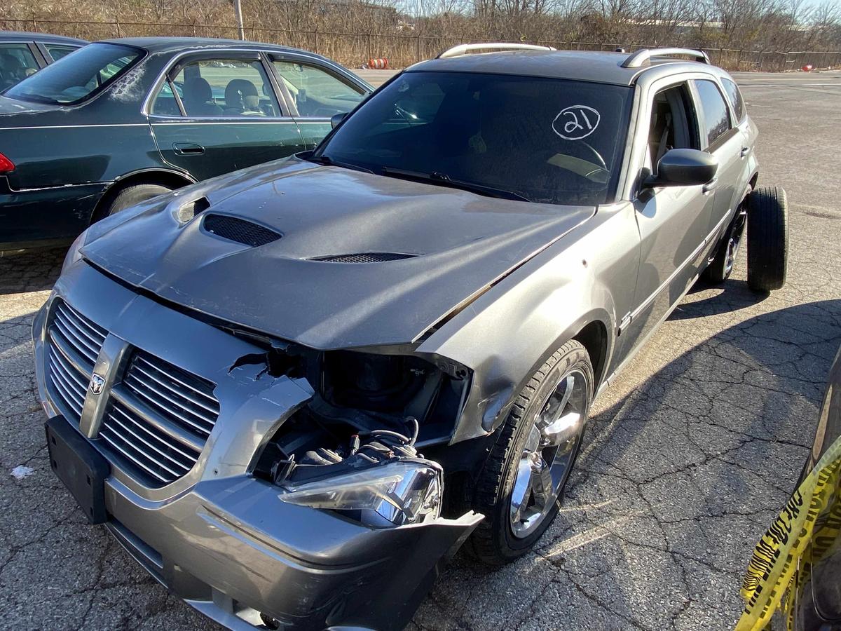 2005 Dodge Magnum with Bill of Sale Tow# 94887 Item 21