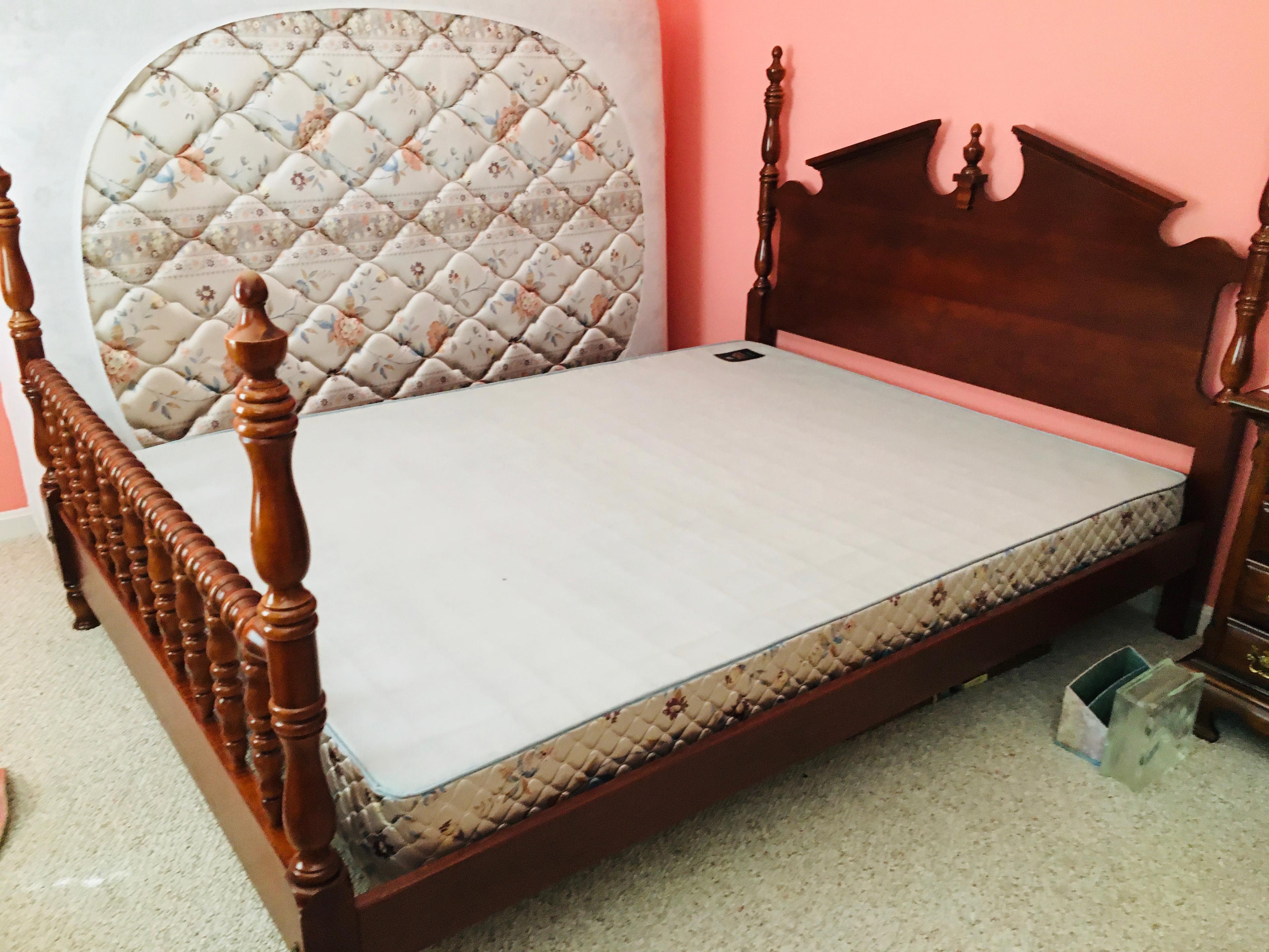 Early American 4 Post Bed - QUEEN  Headboard, Footboard, Mattress, Box Springs & Frame