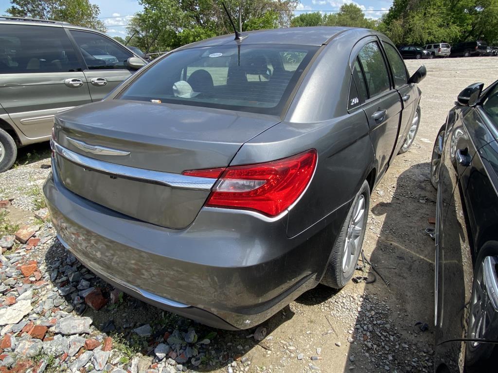 2013 Chrysler 200 Sedan Tow#?