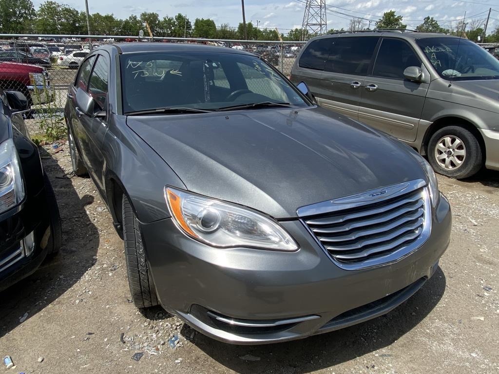 2013 Chrysler 200 Sedan Tow#?