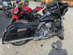 2009  HARLEY  SUPER GLIDE   Tow# 100864