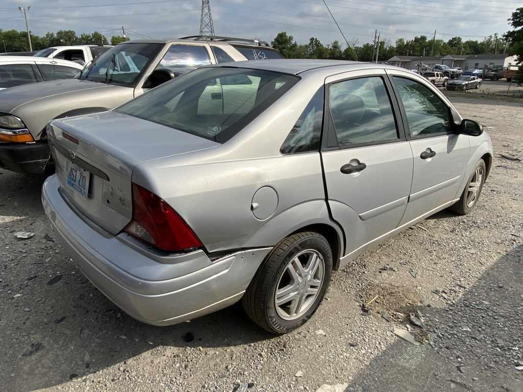 2004  FORD  FOCUS   Tow# 101150