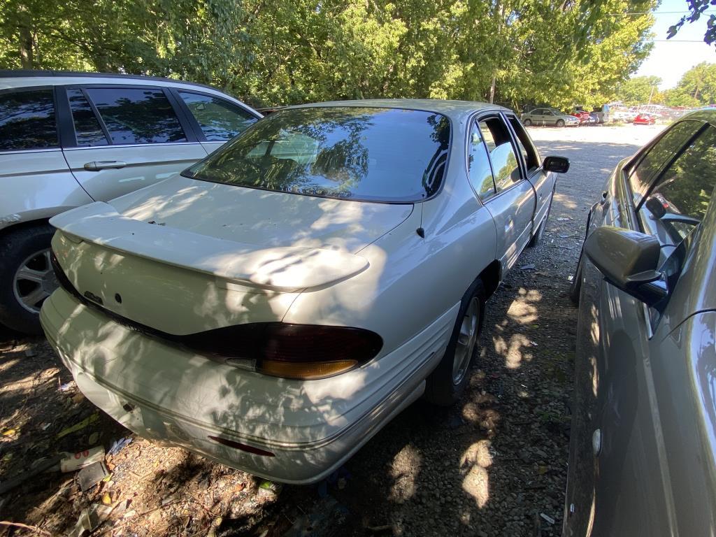 1998  PONTIAC  BONNEVILLE   Tow# 101861