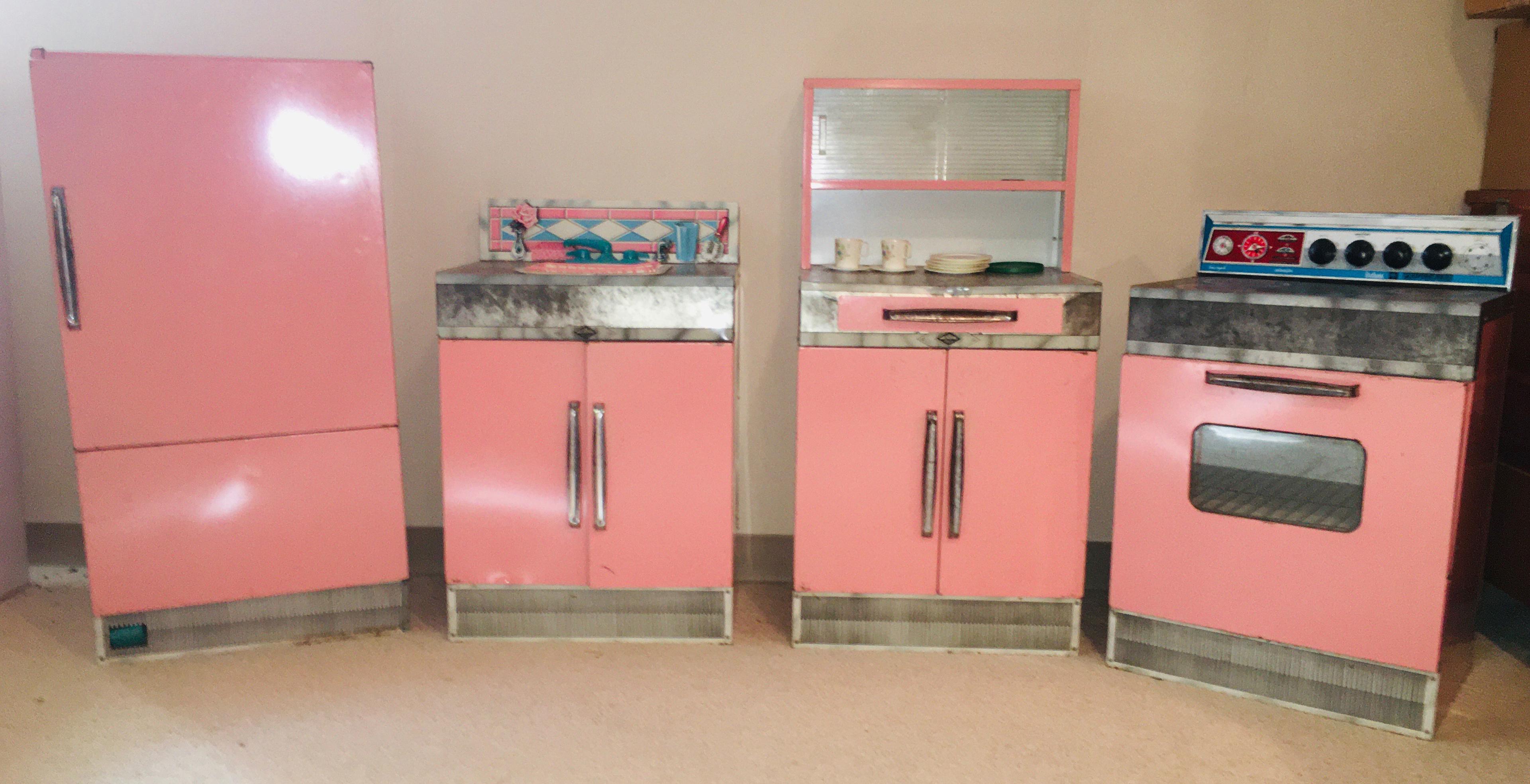 3FT Antique WOLVERINE Metal Children's Kitchenette 4 Piece Set. Great Shape for Age.