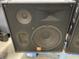 2 JBL Speakers Pro Audio Cabinets MR935