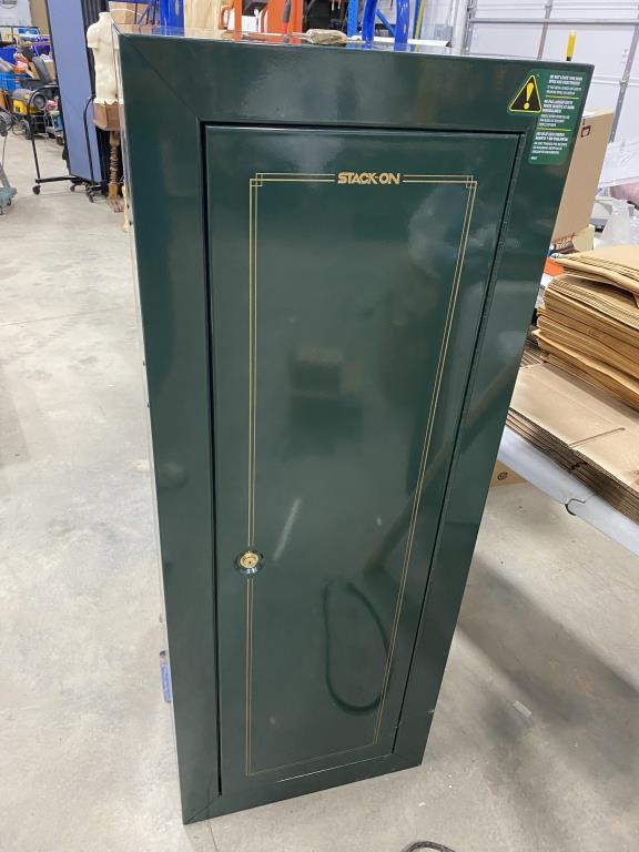 Stack On Gun Safe w/two Keys GCB-14-B Used