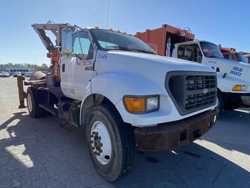 2000 FORD F800 Grapple Truck Unit# 2646