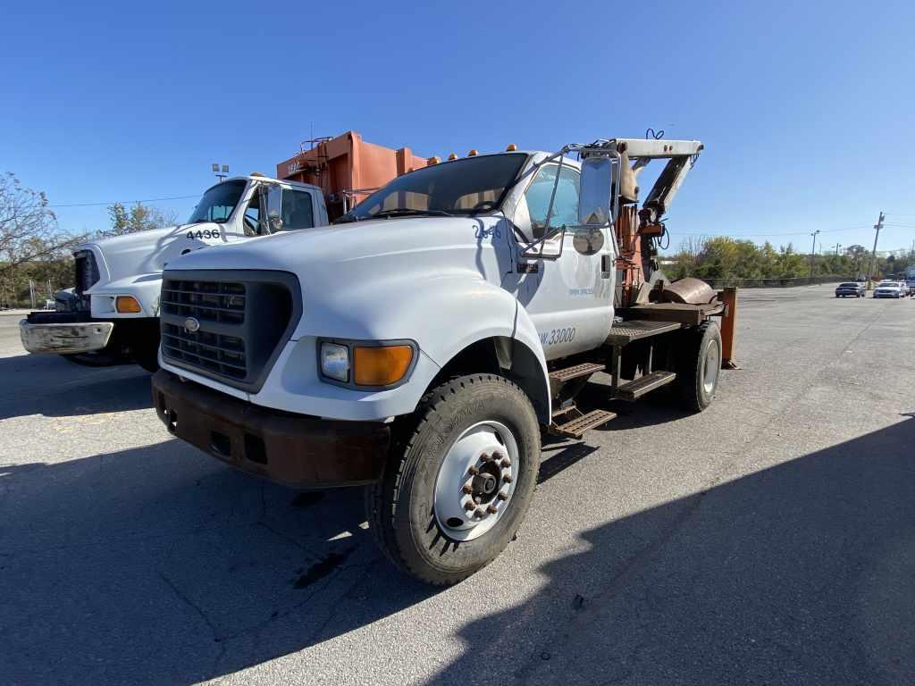 2000 FORD F800 Grapple Truck Unit# 2646