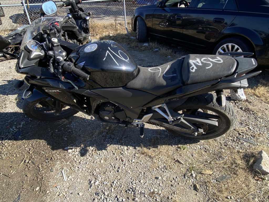 HONDA CBR 250R Motorcycle Tow#?